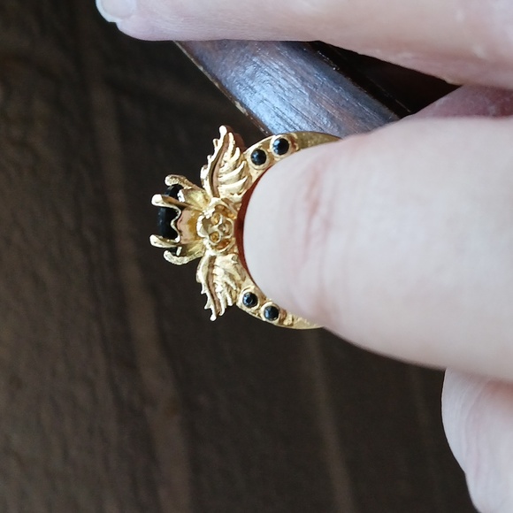 *SALE* New Classic Winged Skull Black Sapphire Solitaire Gold Ring. - Picture 3 of 6